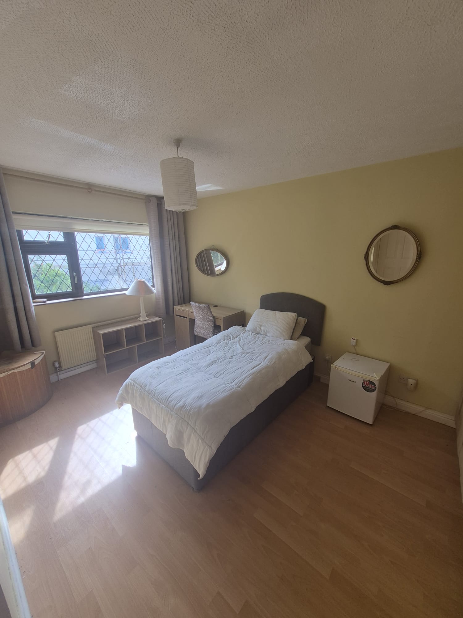 Seabury, Malahide. Double bedroom, own bathroom. €394 p/m