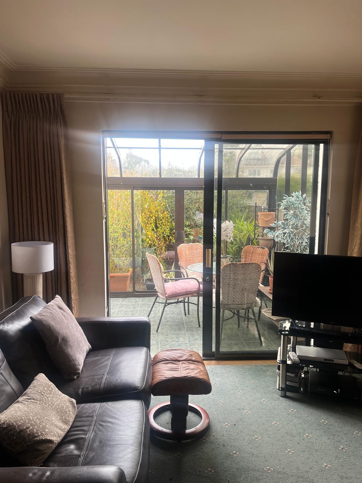 Help4Housing; Terenure, Dublin 12. Large single bedroom, shared bathroom €650 p/m