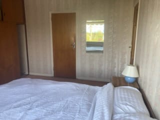 Dundrum, Dublin 14. Double bedroom, shared bathroom. €394 p/m