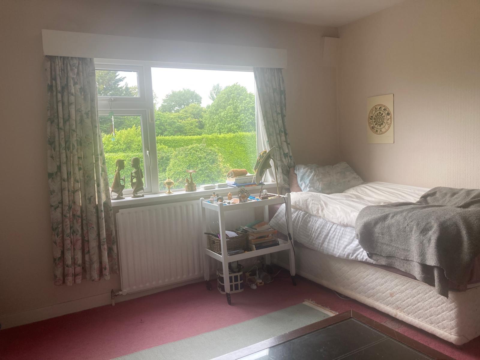 Cabinteely, Dublin 18 (D18). Double bedroom, own bathroom. €394p/m