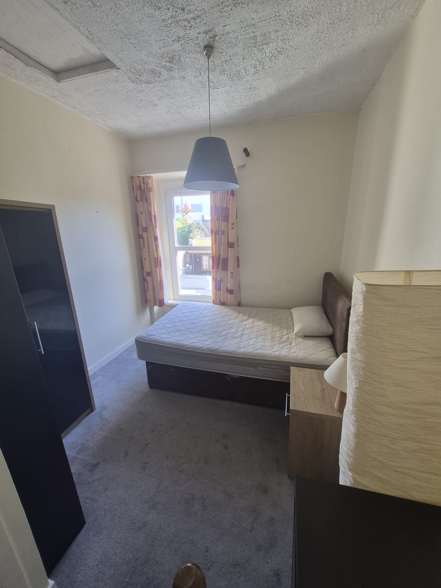 Dundrum, D14. Double bedoom, shared bathroom. €635 p/m