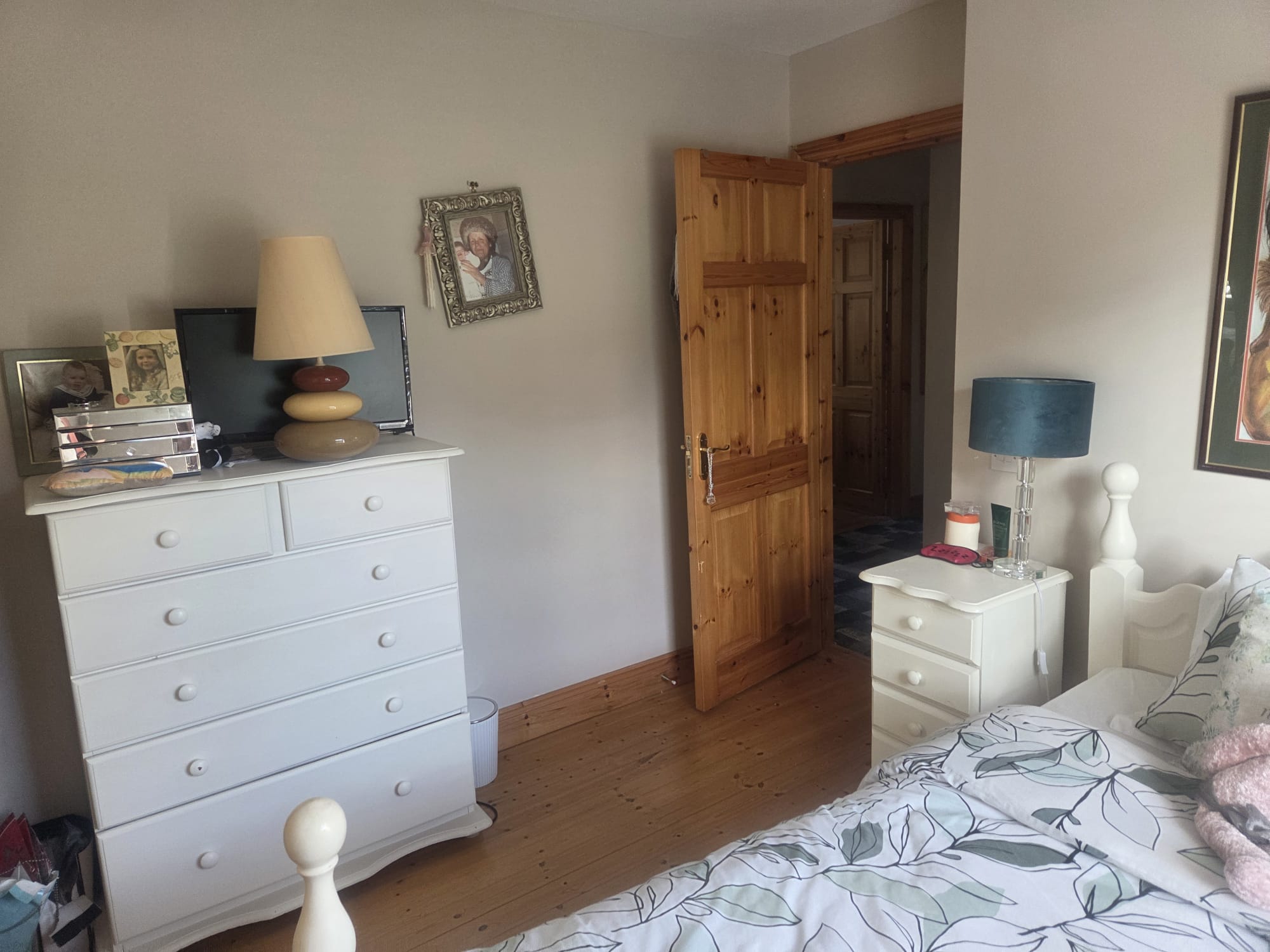 Whitechurch, Cork. Double bedroom, shared bathroom. €300 p/m