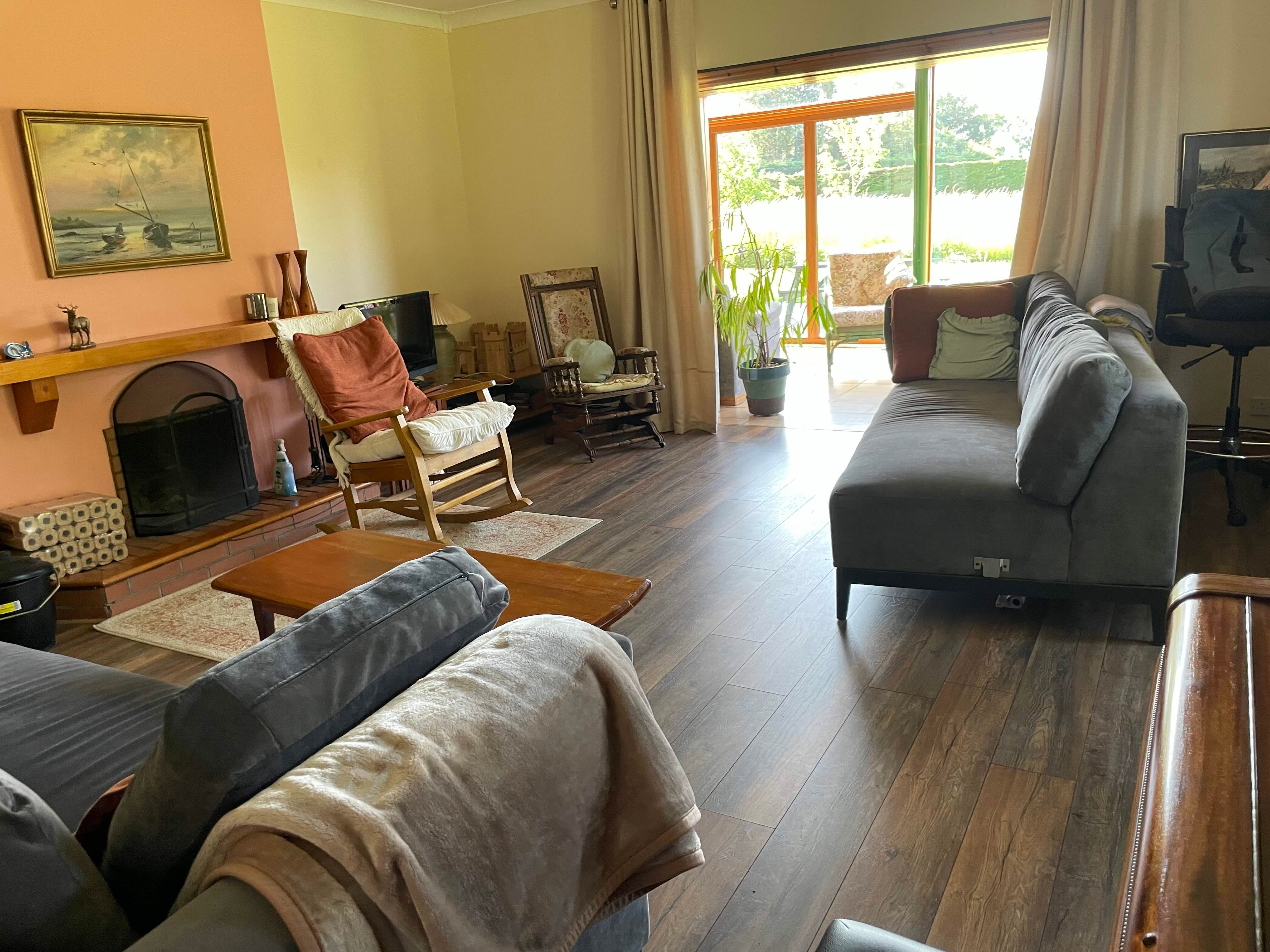 Athy, Kildare. Large double bedroom ensuite. €300 p/m