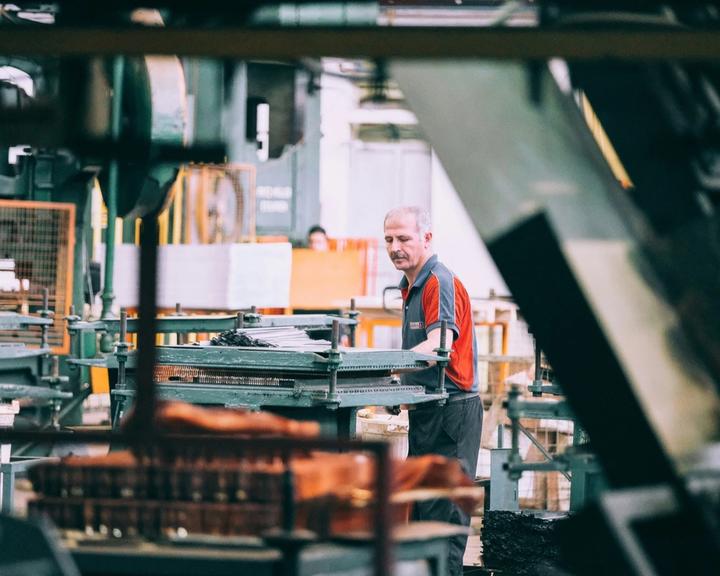 Génération de leads B2B pour les manufacturiers : gagner la liste courte du jour un