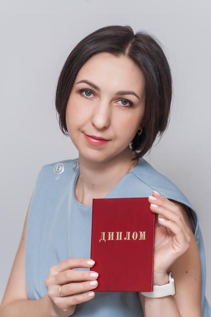 Ольга Климова с дипломом