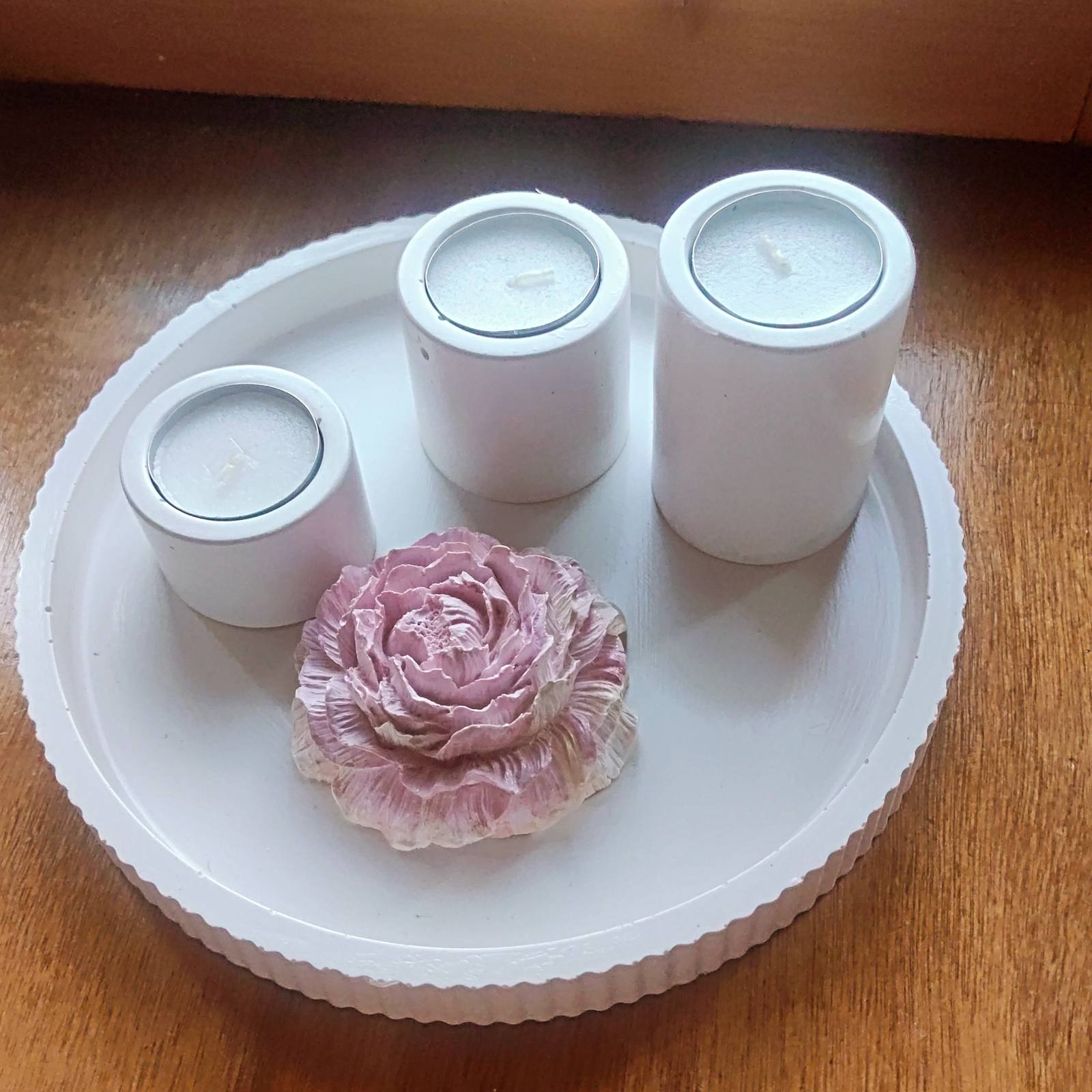 Image of Σύνθεση  δίσκος διακοσμητικός  από πορσελάνη  & ρεσώ 