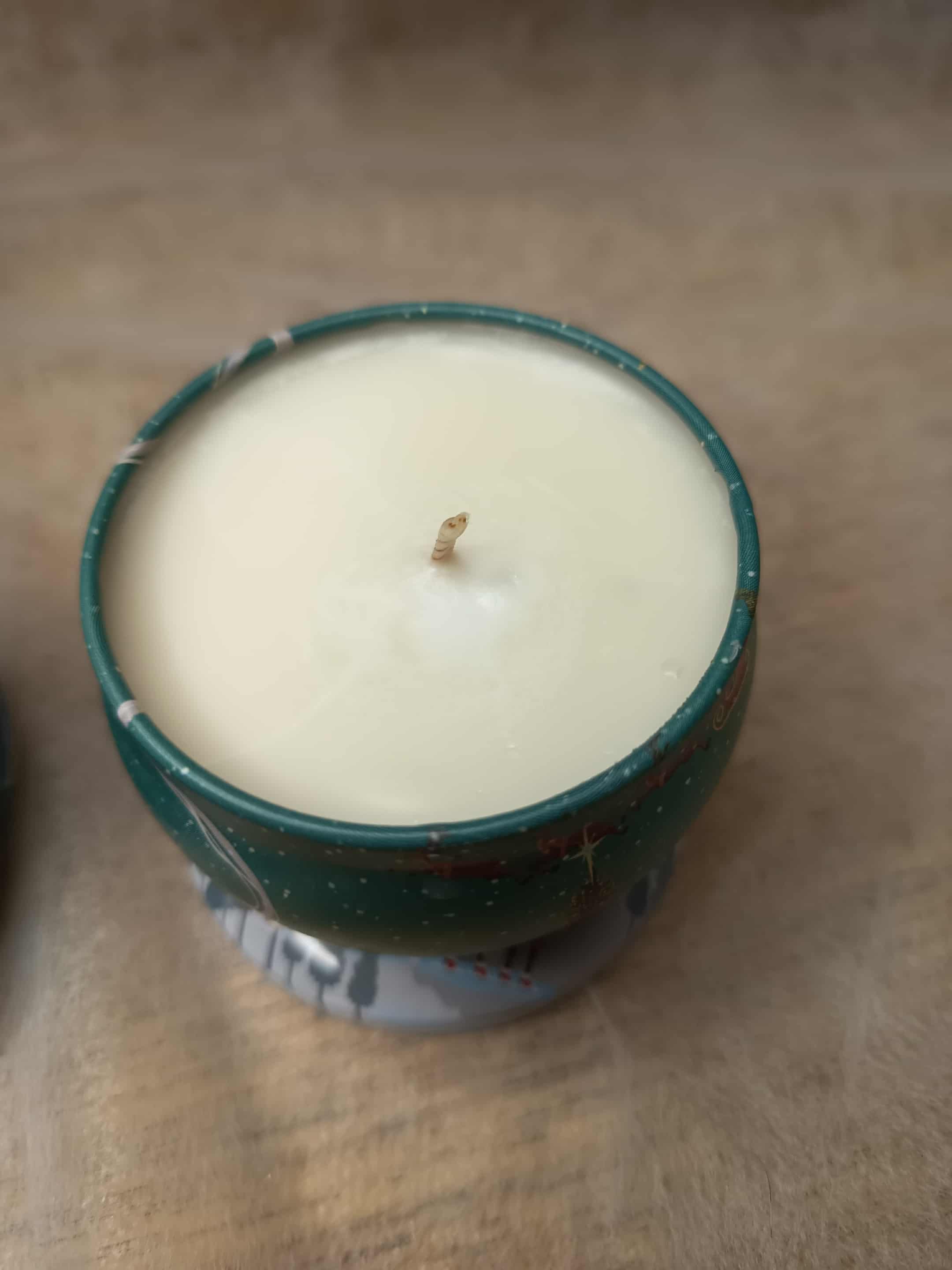 Image of Χριστουγεννιάτικη συλλογή  αρωματικών κεριών σε μεταλικό βαζάκι με καπάκι