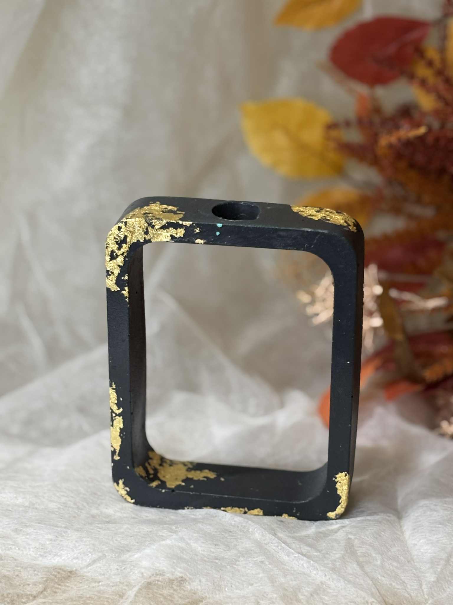 Image of   Minimal συλλογή σε μαύρο με χρυσές λεπτομέρειες 