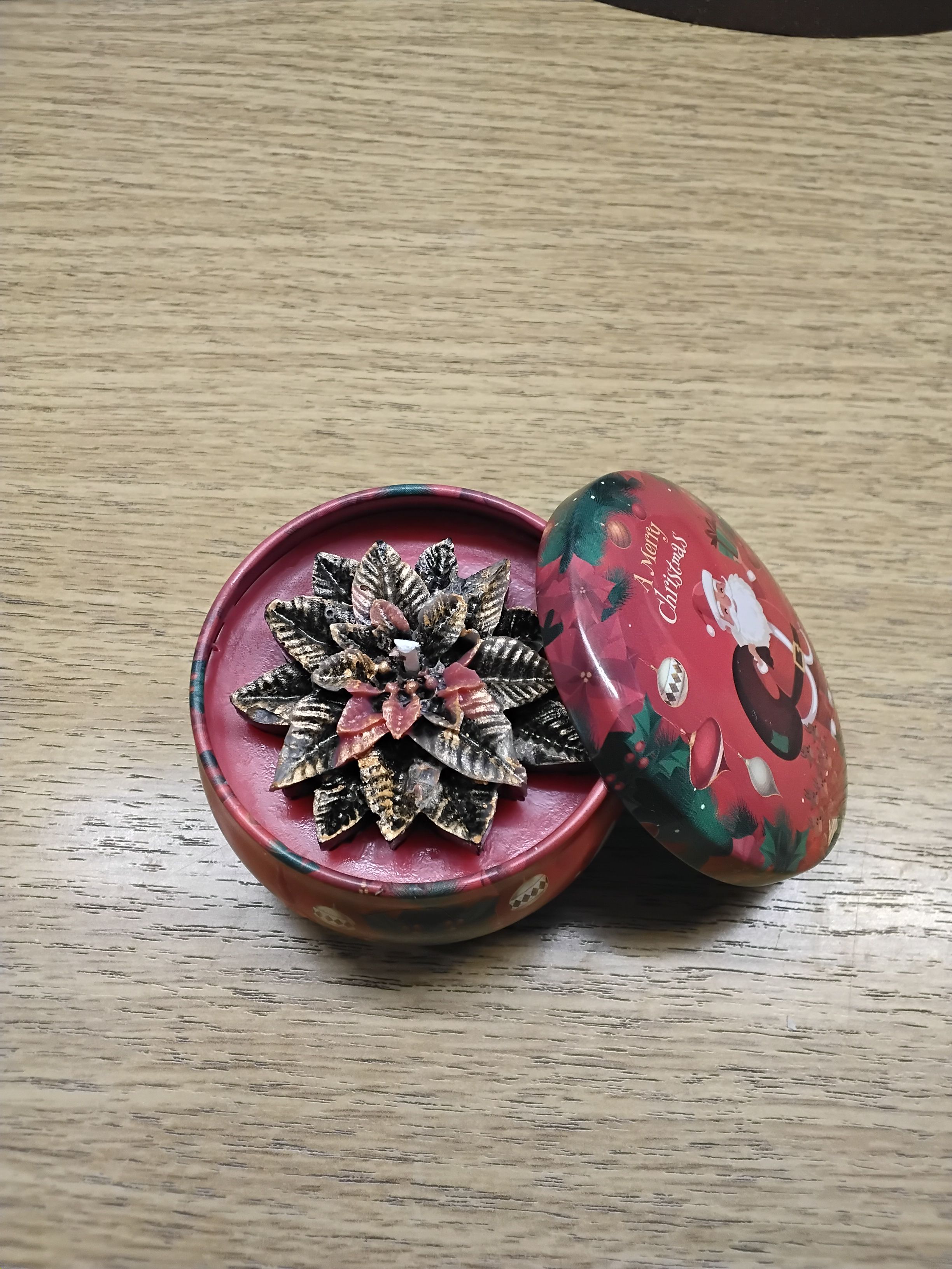 Image of Χριστουγεννιάτικη συλλογή  αρωματικών κεριών σε μεταλικό βαζάκι με καπάκι