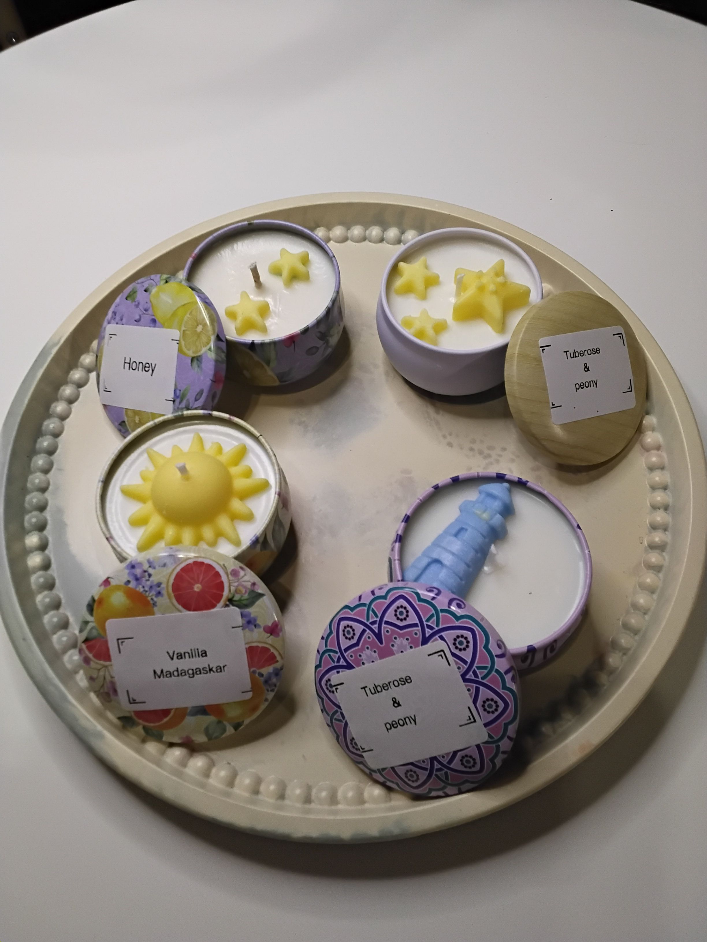 Image of Summer Boho Collection: Χειροποίητα Κεριά σε Μεταλλικά Tins