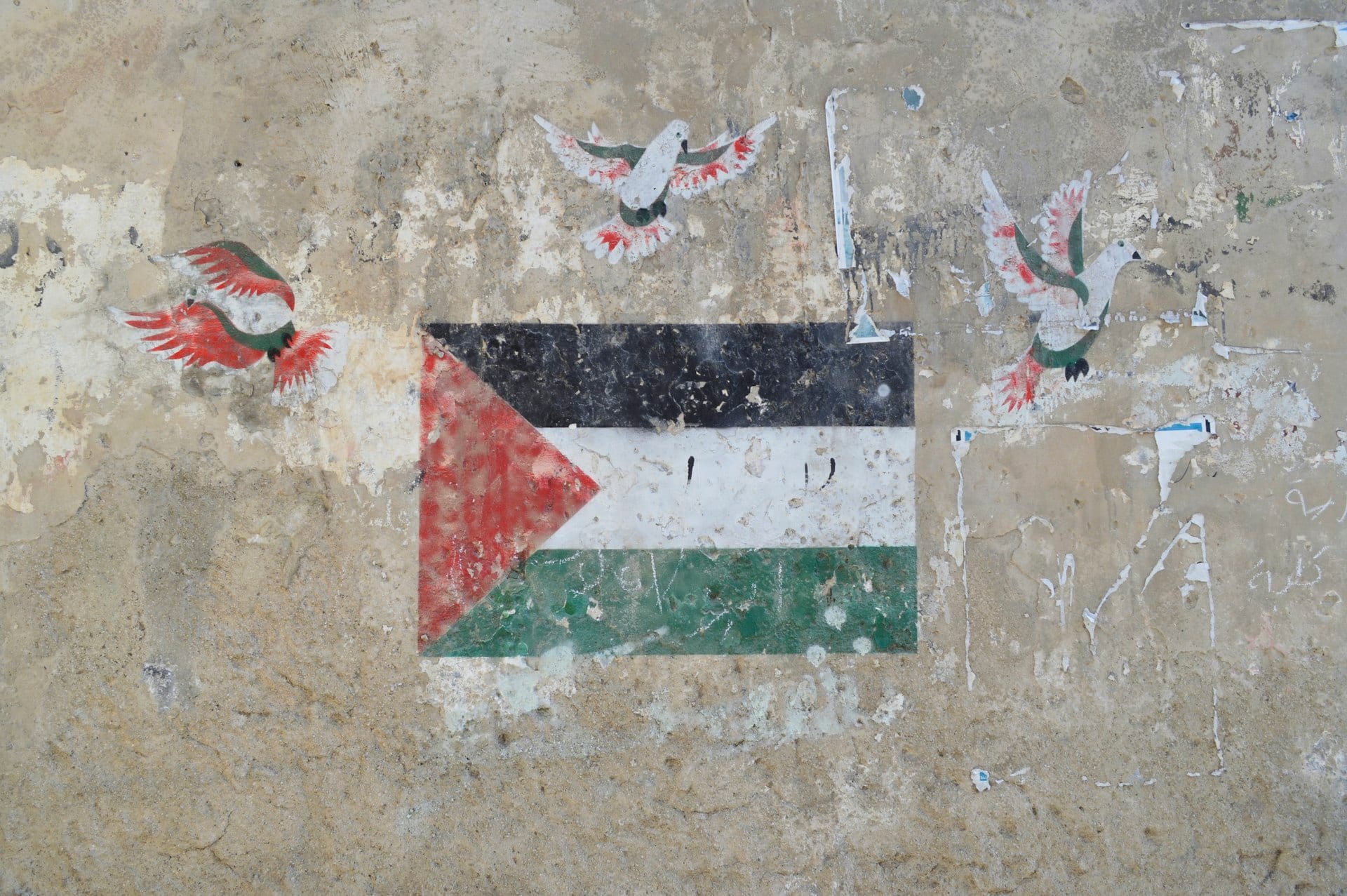 Israeli settlers besiege Palestinian families in West Bank village
