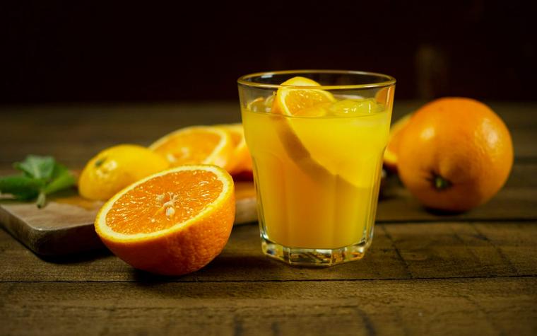 Daily glass of fruit juice linked to lower depression scores in trial