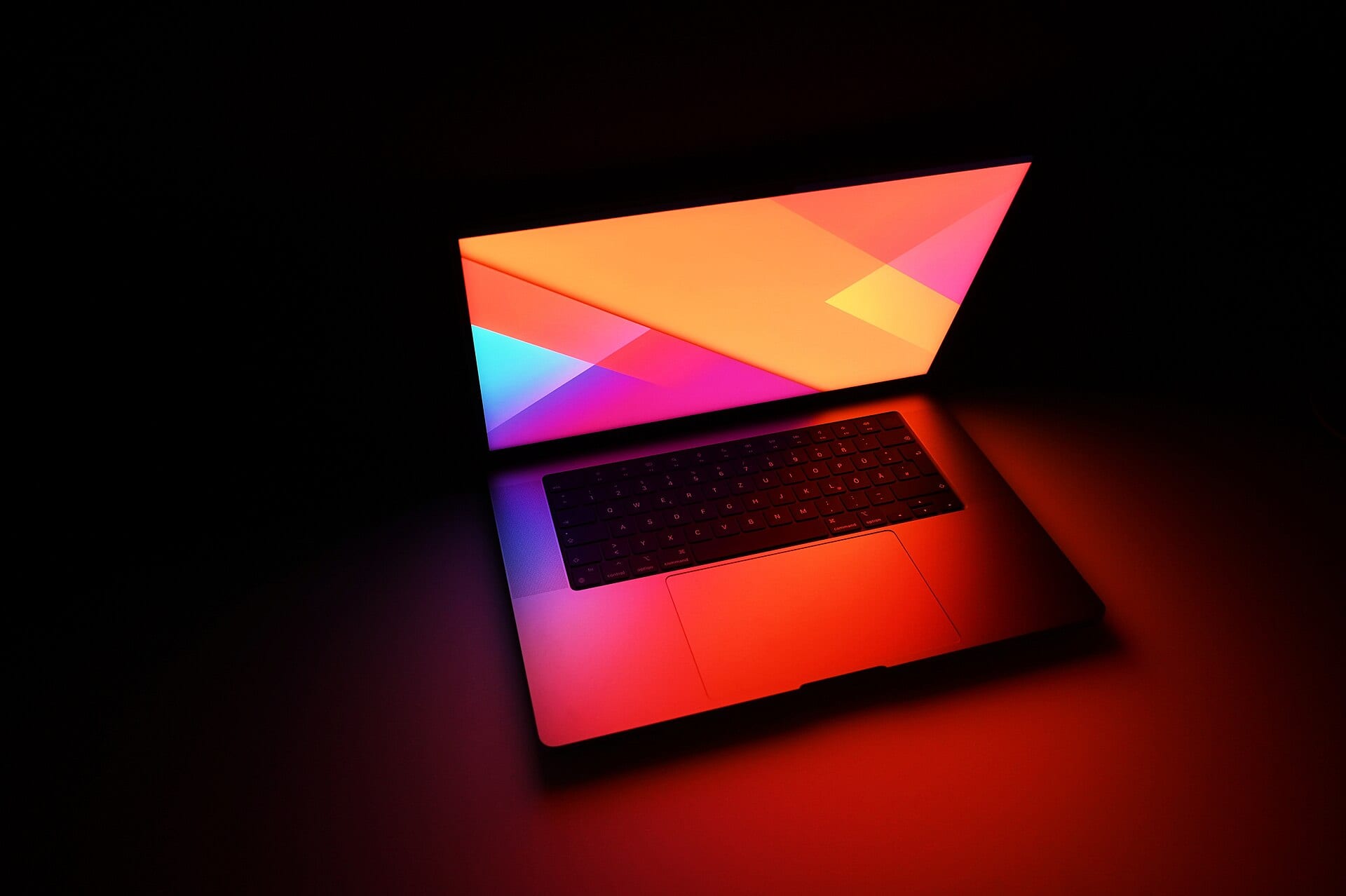 Omarchy lancerer officielt Mac-team til Linux på Apple-chips