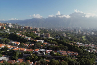 Vista al cerro el Ávila desde Santa Fe, Caracas.