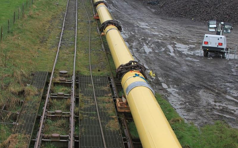 Saudi Arabia Shuts Key Pipeline After Attacks as Oil Prices Surge