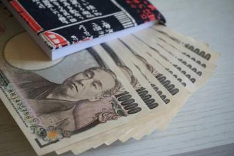 Yen Slides Past ¥160 as Fed Chief Signals More Rate Hikes