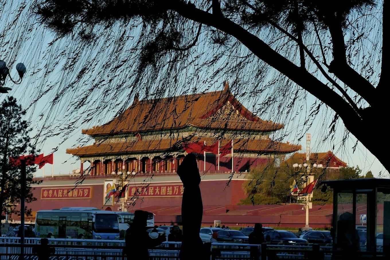 Beijing evacuates thousands as Typhoon Dolphin's remnants soak China