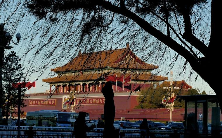 Beijing evacuates thousands as Typhoon Dolphin's remnants soak China