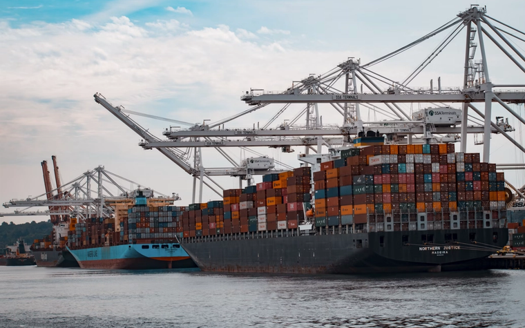 EU-US goods trade hit €875bn record in 2025, but damage lurks beneath