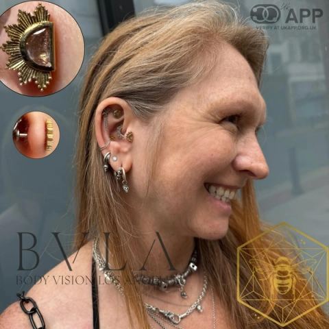 The absolutely MAGNIFICENT came to visit 🥹✨ She fell in love with “Himalia”, a half moon Oregon Sunstone with solid…