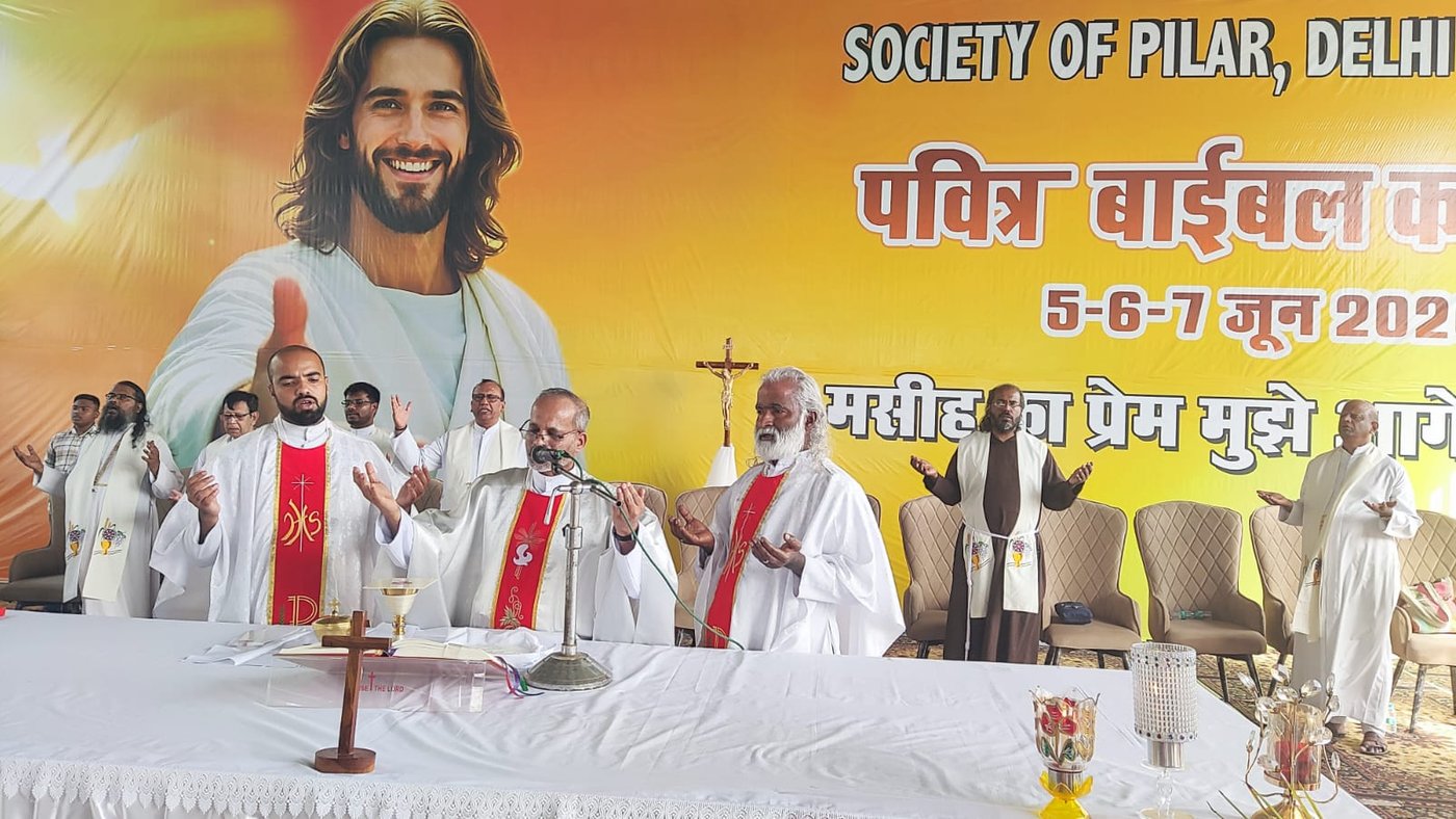 The convention began with an inaugural Holy Mass