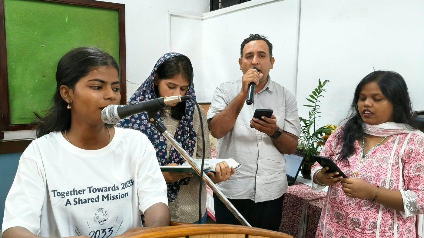 invocation of the Holy Spirit, the lighting of the lamp and the proclamation of Mark 6:7–13