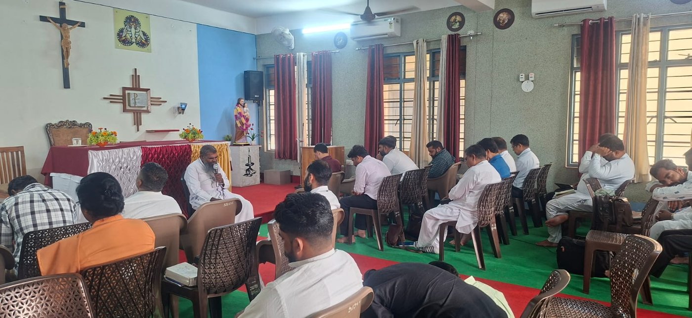 The retreat was led by Rev. Fr. Maria Silva Das