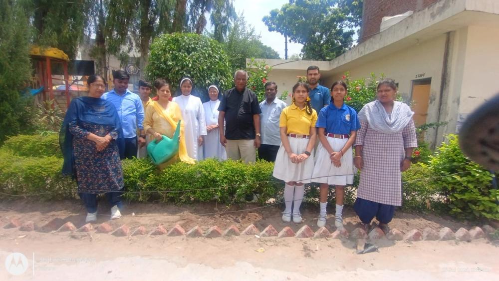 The programme was led by Fr. Amritlal Kandulna, Manager, and Sr. Rose Davis CMC, Principal.