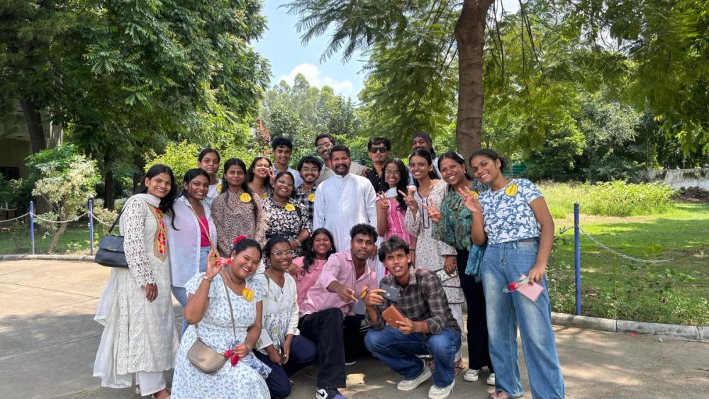 Fr. Stephen Masih encouraged all the youth to actively participate and enjoy the activities