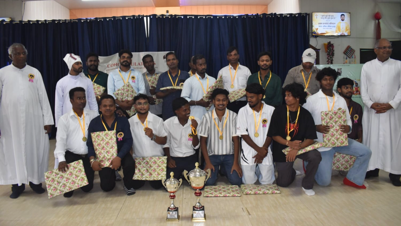 Winners of youth-sunday football match