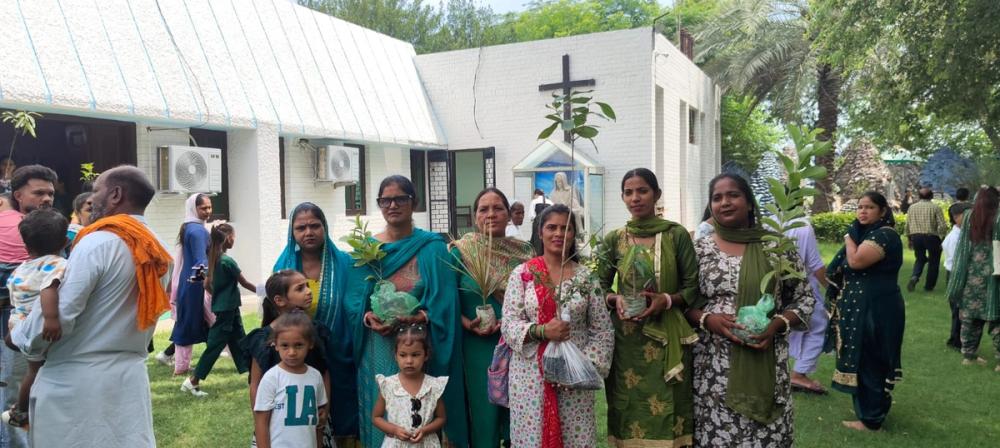 Fr. Reginald Kerketta, SFX, Parish Priest, invited every family to bring a sapling for planting and encouraged all parishioners to participate
