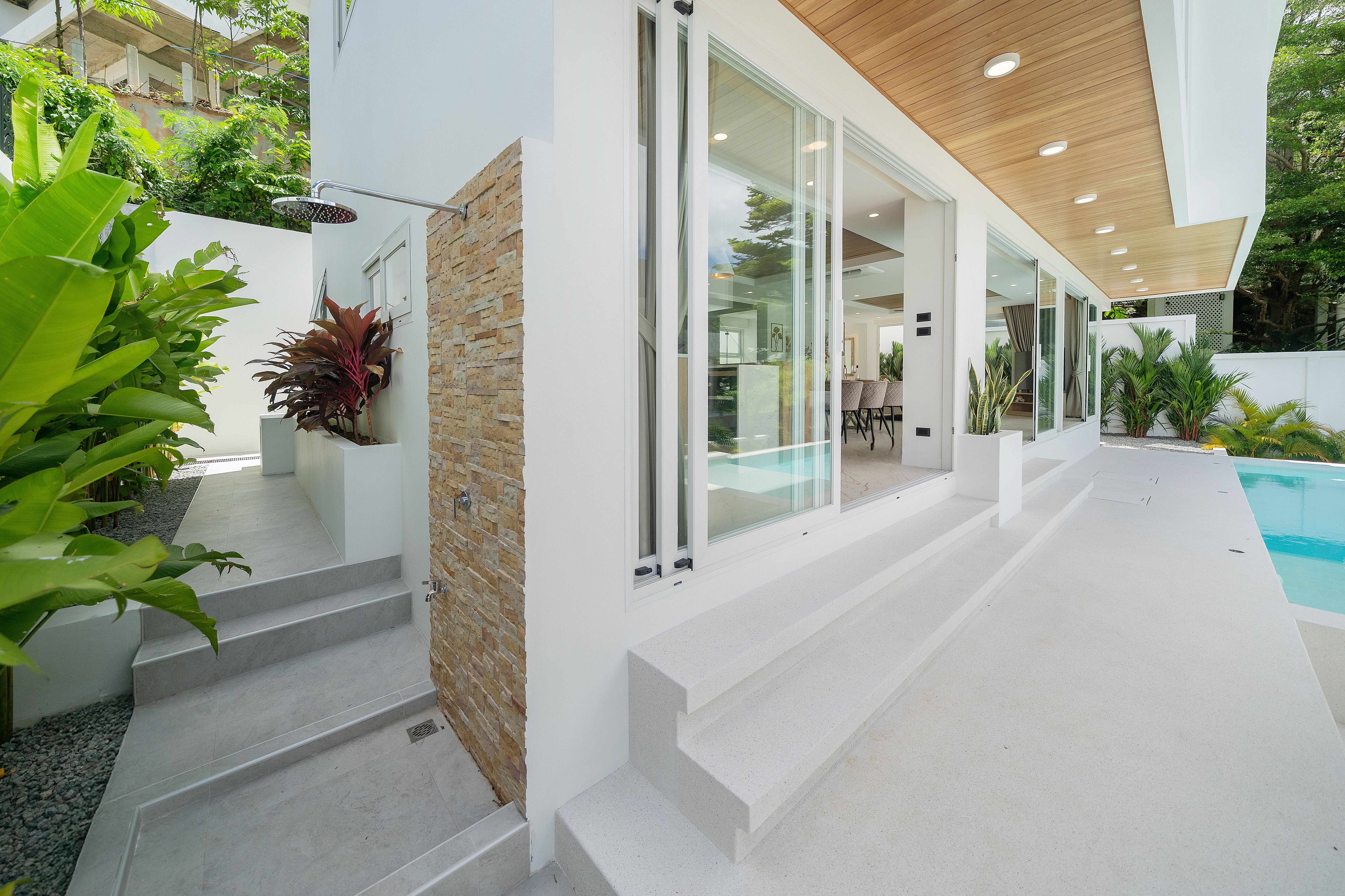 Villa Naya outside shower