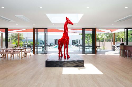 Living room villa mystic girafe statue