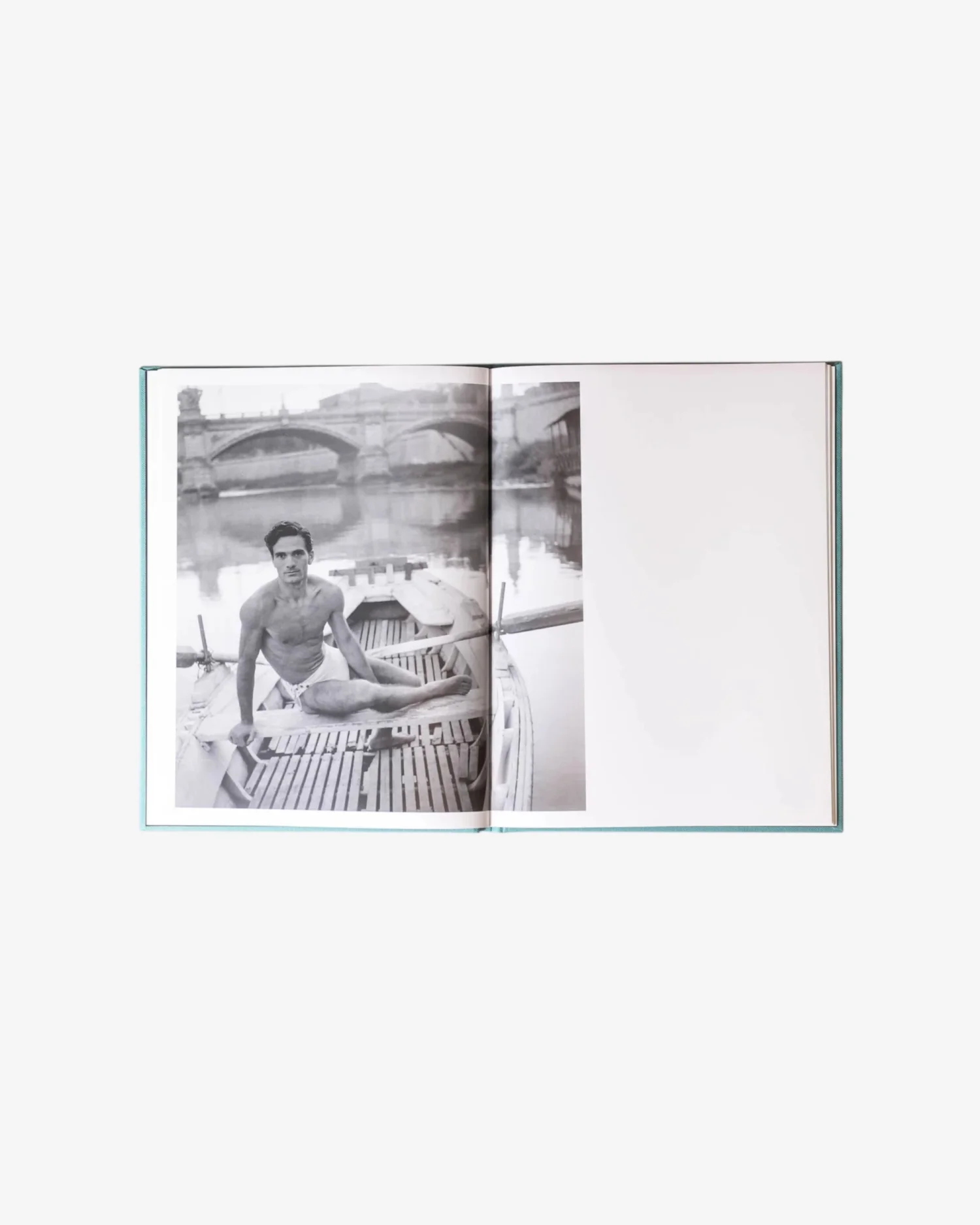 Pasolini acquatico e felice / Pasolini by the water contented