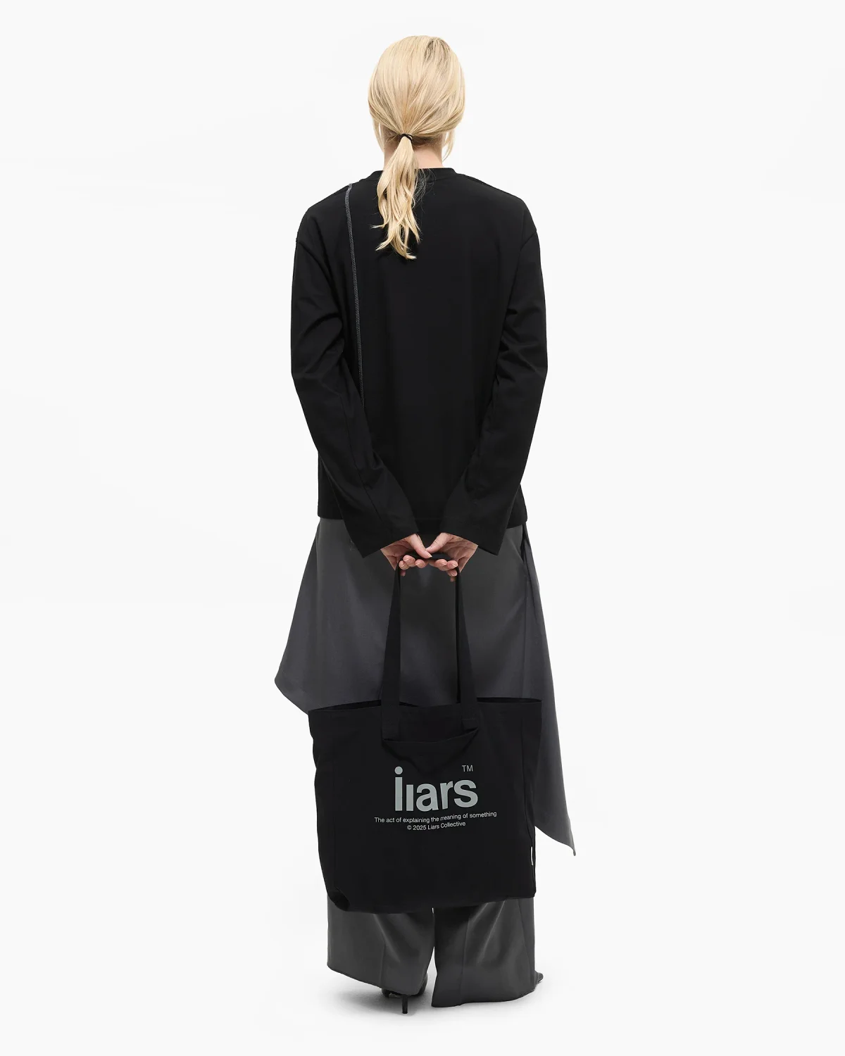 Longsleeve 'The Act of Explaining' Black