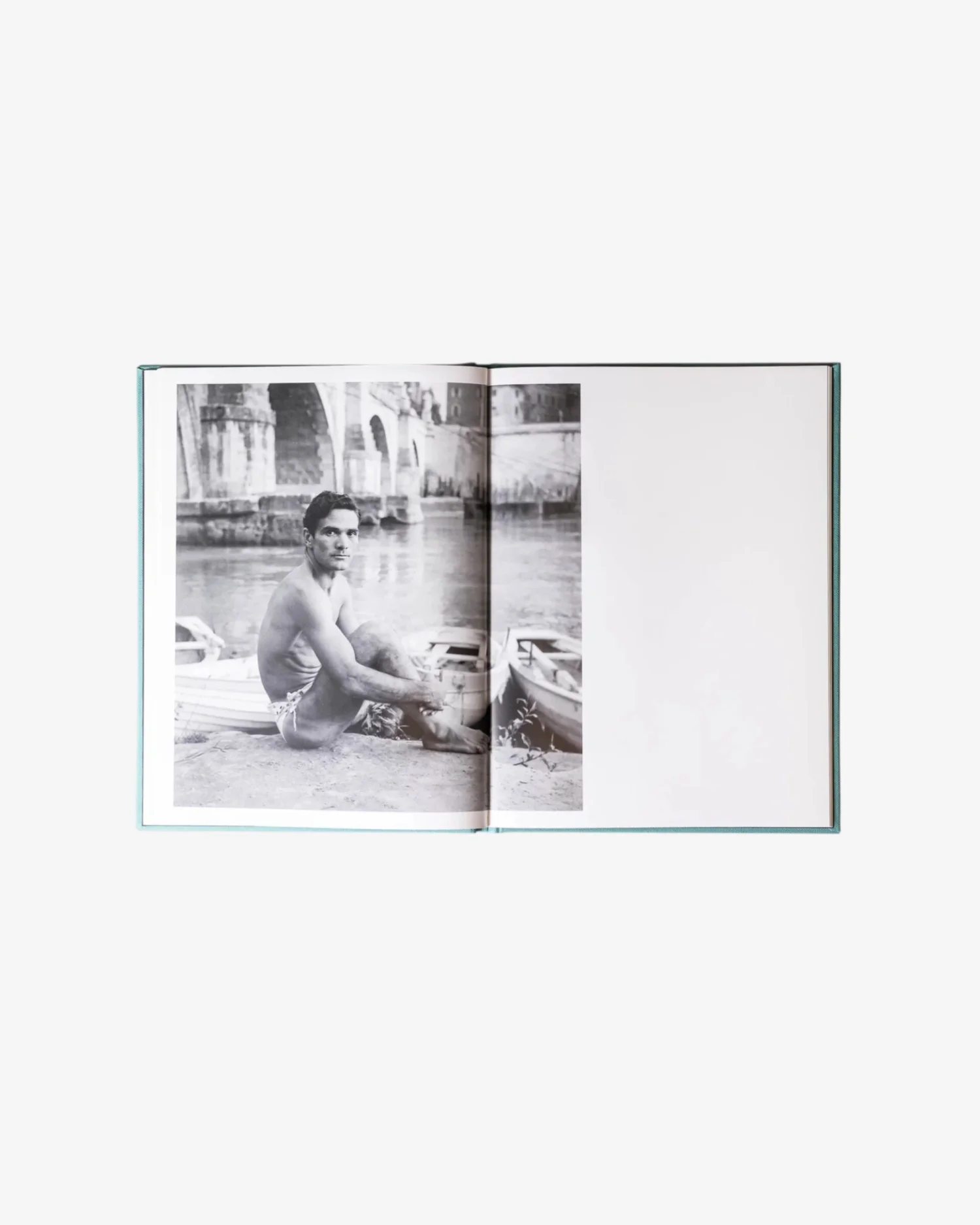 Pasolini acquatico e felice / Pasolini by the water contented