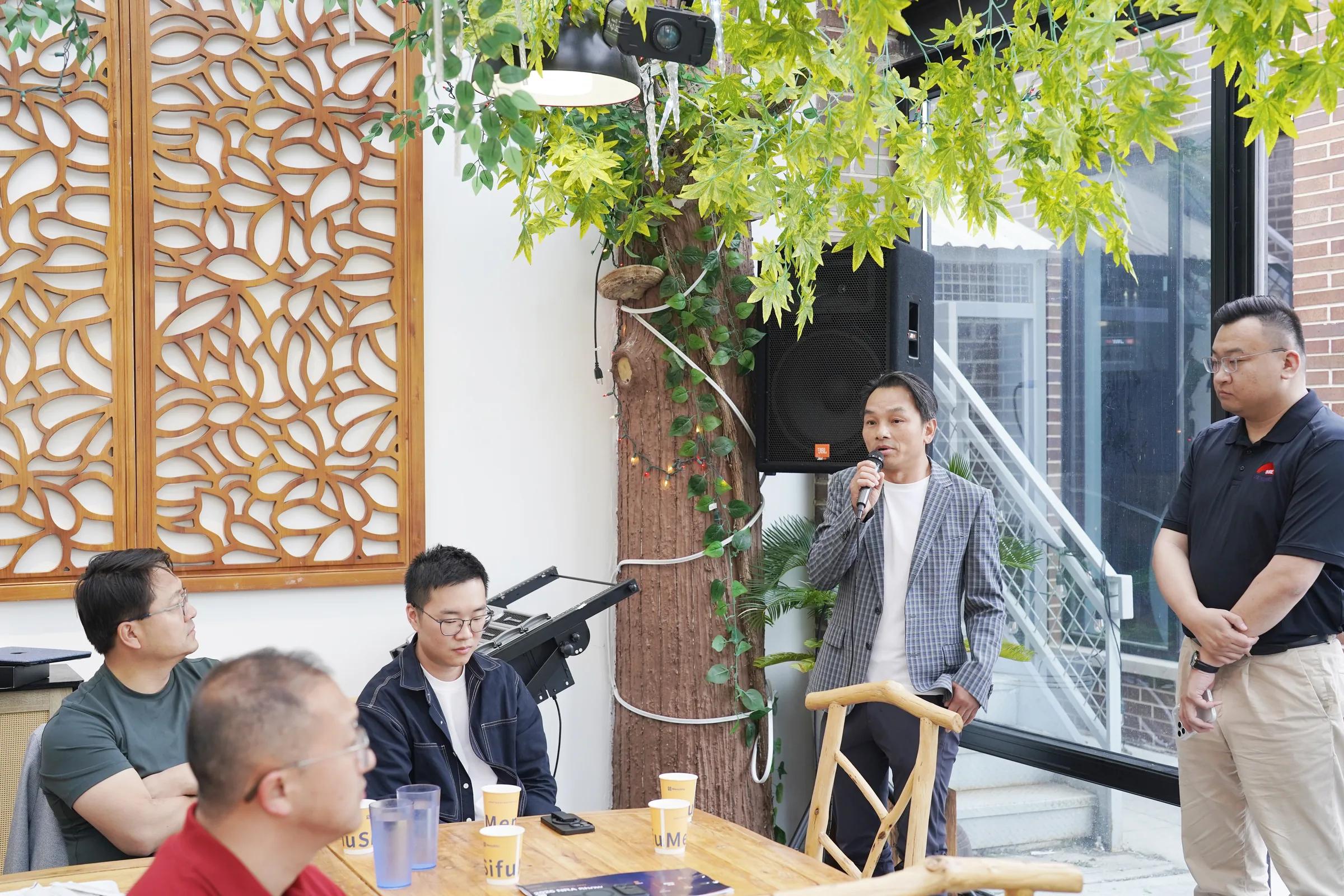 Restaurant operators and industry partners in conversation