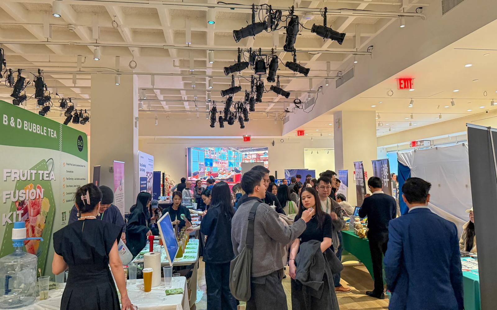 Restaurant brands and industry guests connecting across a live marketplace