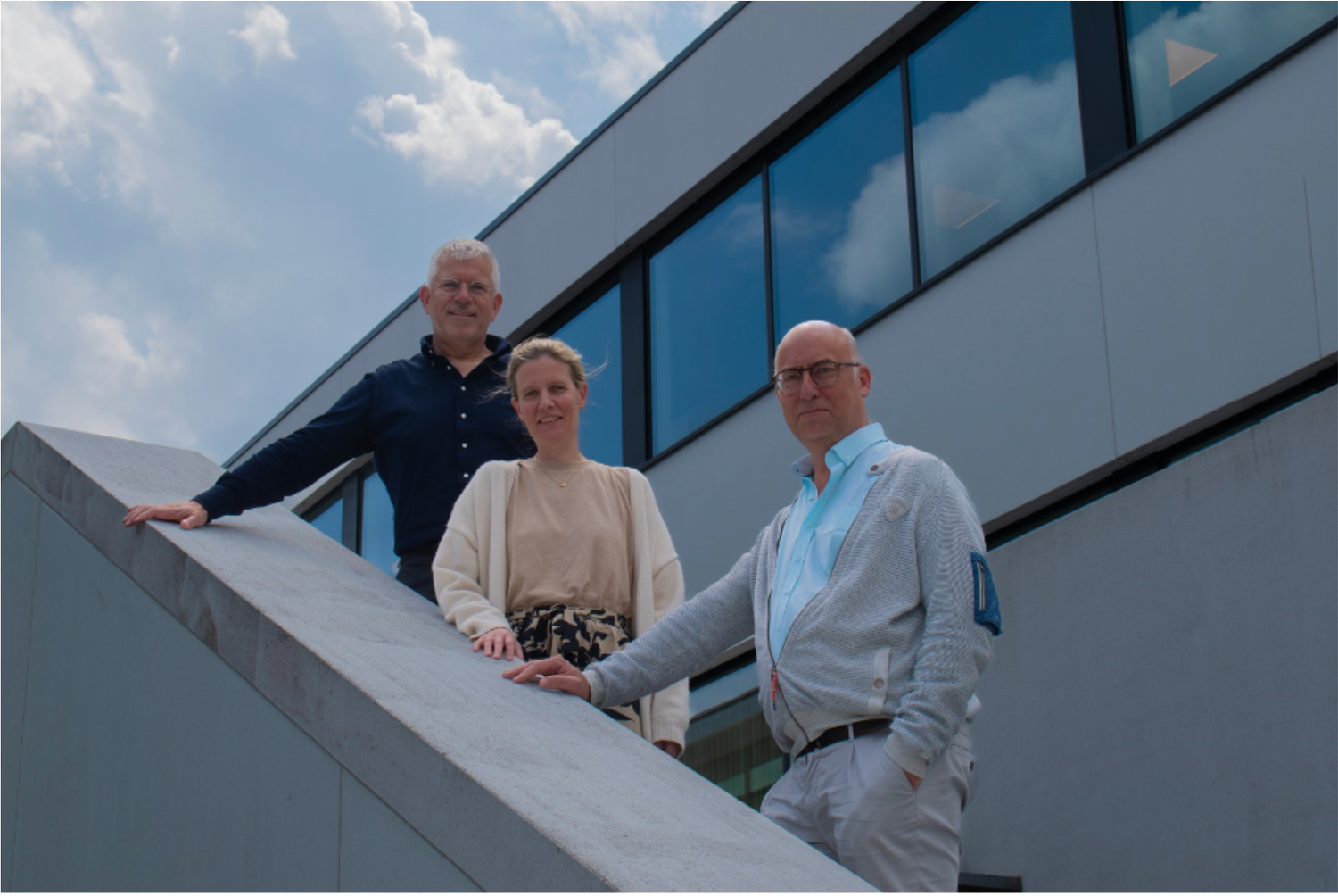 From left to right: Ron van den Broek (AXI Group), Herlinde de Buck en Steven Debrauwere (Contractify)