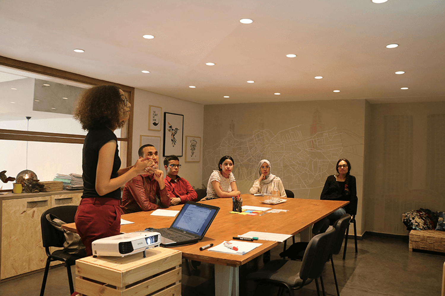 A group of employees collaborating, representing what are strong Employee Value Proposition (EVP) strategies in business