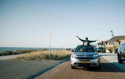 Car subscription is ideaal voor zowel particulieren als bedrijven, die op zoek zijn naar meer flexibiliteit in hun mobiliteitsoplossingen.