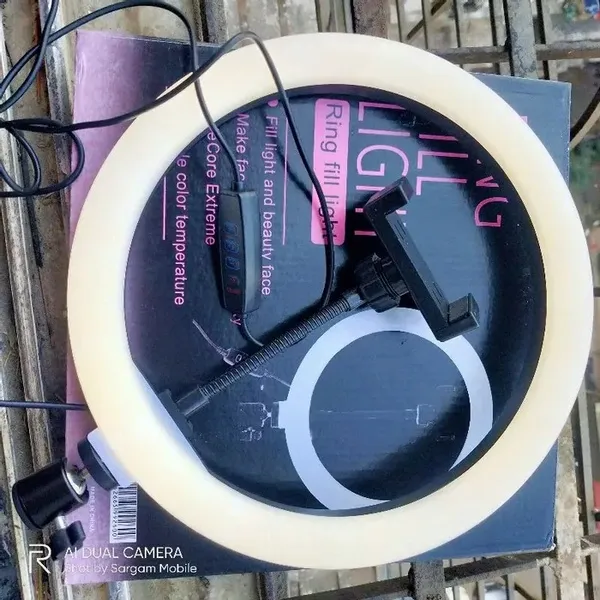 10 inch Ring Fill Light ????? 26 CM ???