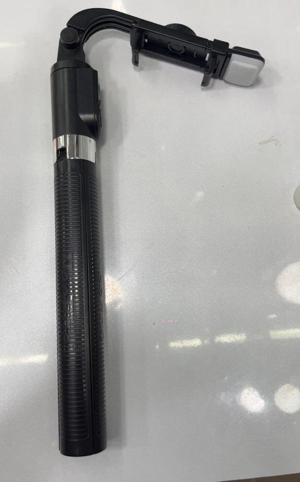 Selfie Stick Tripod Wireless Remote, LED Flash, Stable & Portable