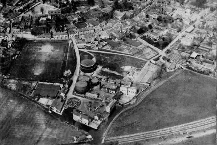 A 1936 aerial view of the Quay Lane gasworks. The then-new boathouse is at the bottom of frame.