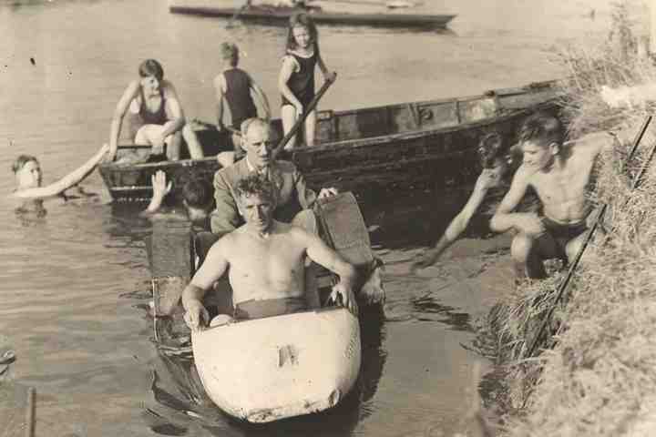 At the first post-war regatta, the town mayor took a ride in a homemade pedalo.