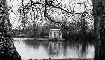 Le lac dans le jardin du château de Fontainebleau