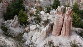 Sculpture naturelle « Mariage de pierre » – village de Simzelen, Bulgarie 