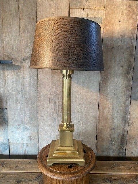 Lamp goudkleurig met bruine lampenkamp lederlook