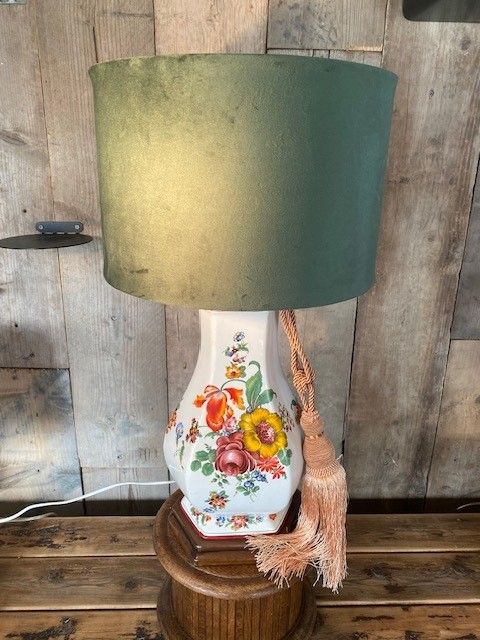 Lamp keramiek met grote groene kap