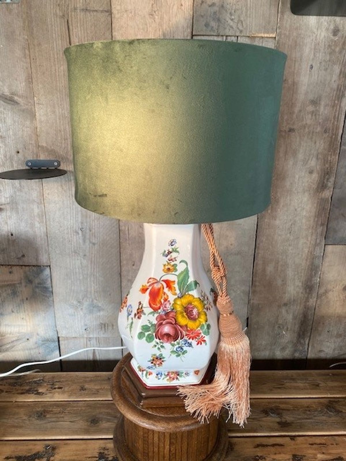 Lamp keramiek met grote groene kap